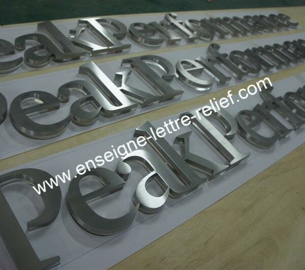 enseigne lettre relief inox brossé 126