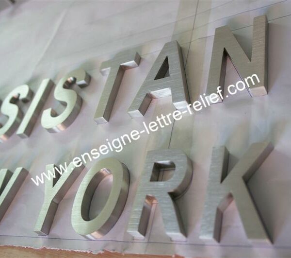  enseigne lettre relief en inox brossé 132