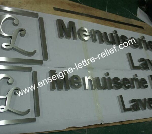  enseigne lettre relief en inox brossé 137