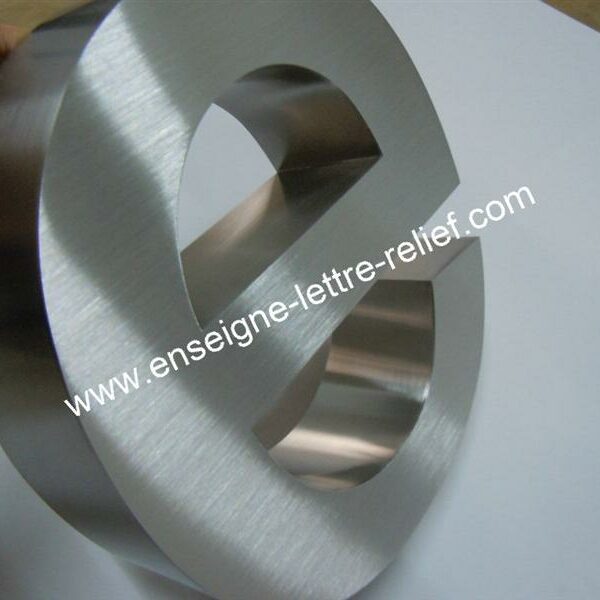 lettre relief en inox 142